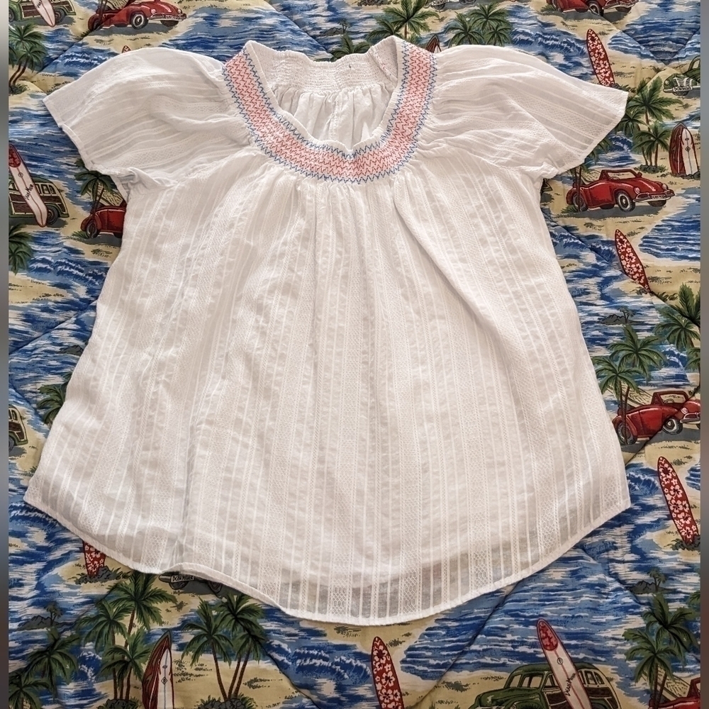 PRETTY peasant top with elastic collar